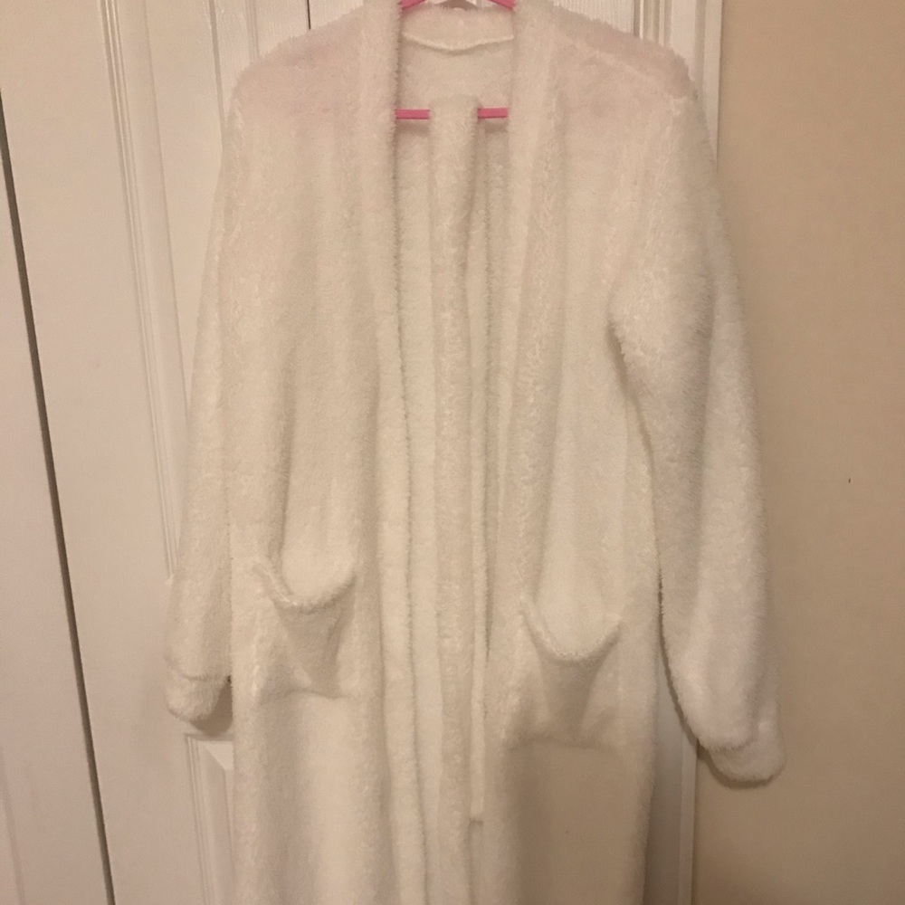 plush white robe w tie